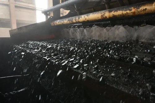 东庞矿推动公司系列会议精神落地生根，助力煤炭主业稳步发展